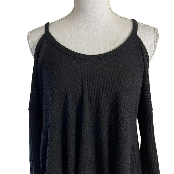 Aqua Black Knit Cold Shoulder Top Size XS Flowy High Low Pullover Relaxed Fit - Picture 4 of 6